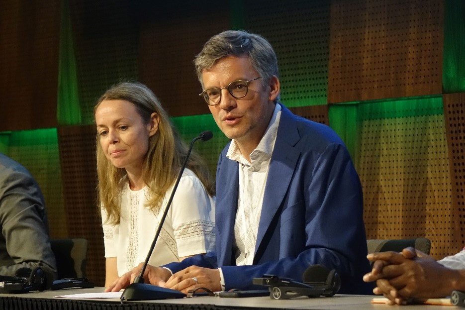 Erwin De Nys, Practice Manager of the World Bank’s Climate Finance Mobilization Unit (right), and Dyveke Rogan, Deputy Director of Norway's International Climate and Forest Initiative (left), share remarks during the REDD+ Knowledge Day opening plenary. (Credit: Jillian Di Persio/World Bank)